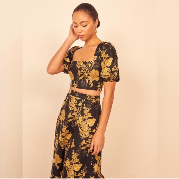 Reformation Yucca Linen Top in Carmen Gold - Picture 2 of 7